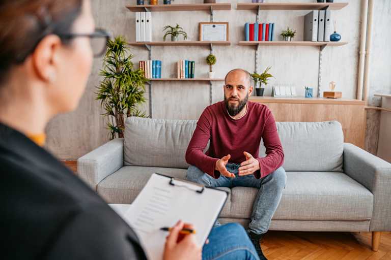 Forensic psychologist talking to client