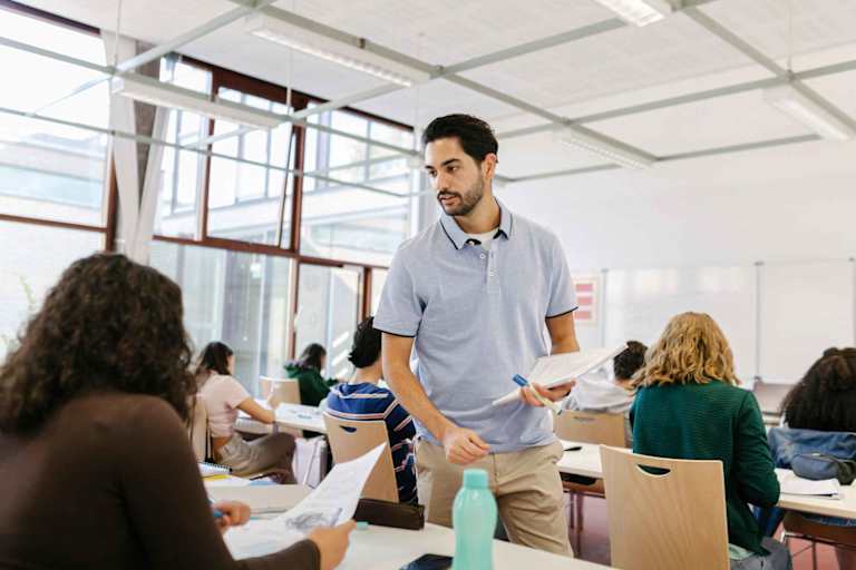 Alternative Jobs to Pursue With a Master’s Degree in Social Work